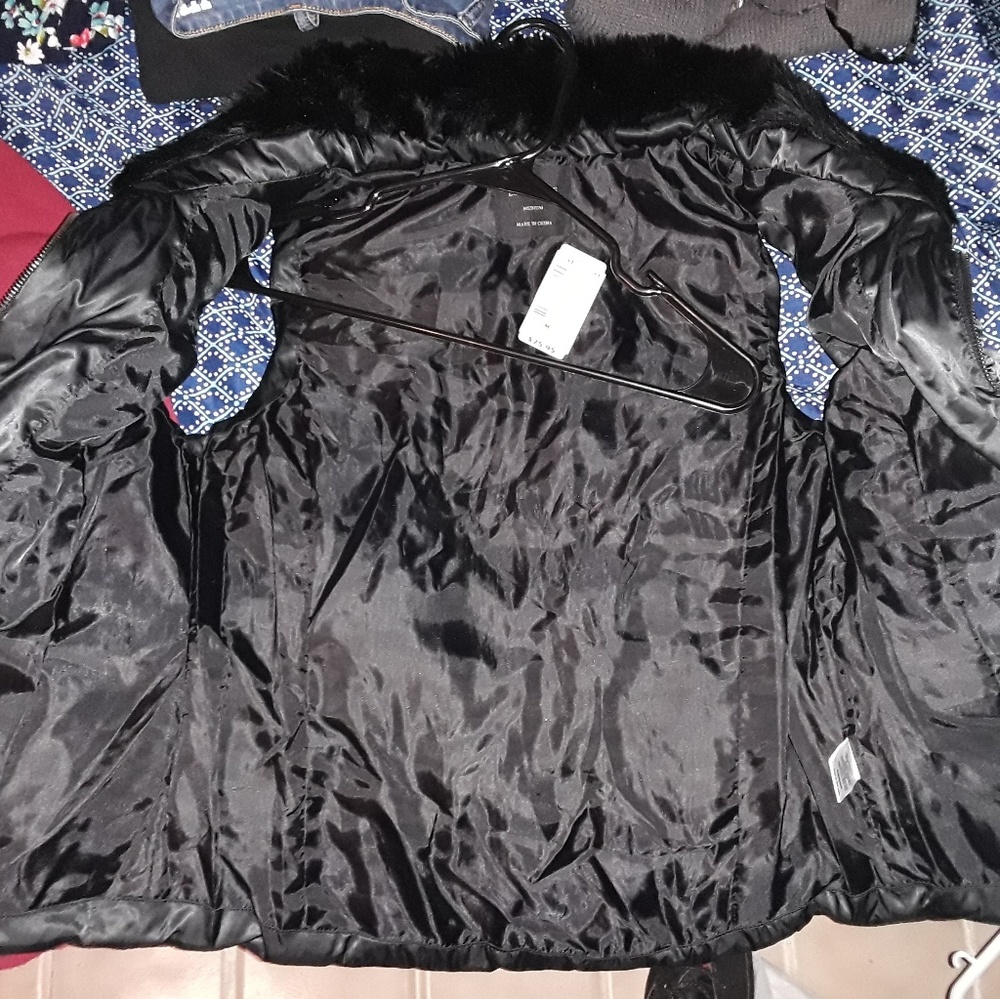 Vest - Picture 2 of 3